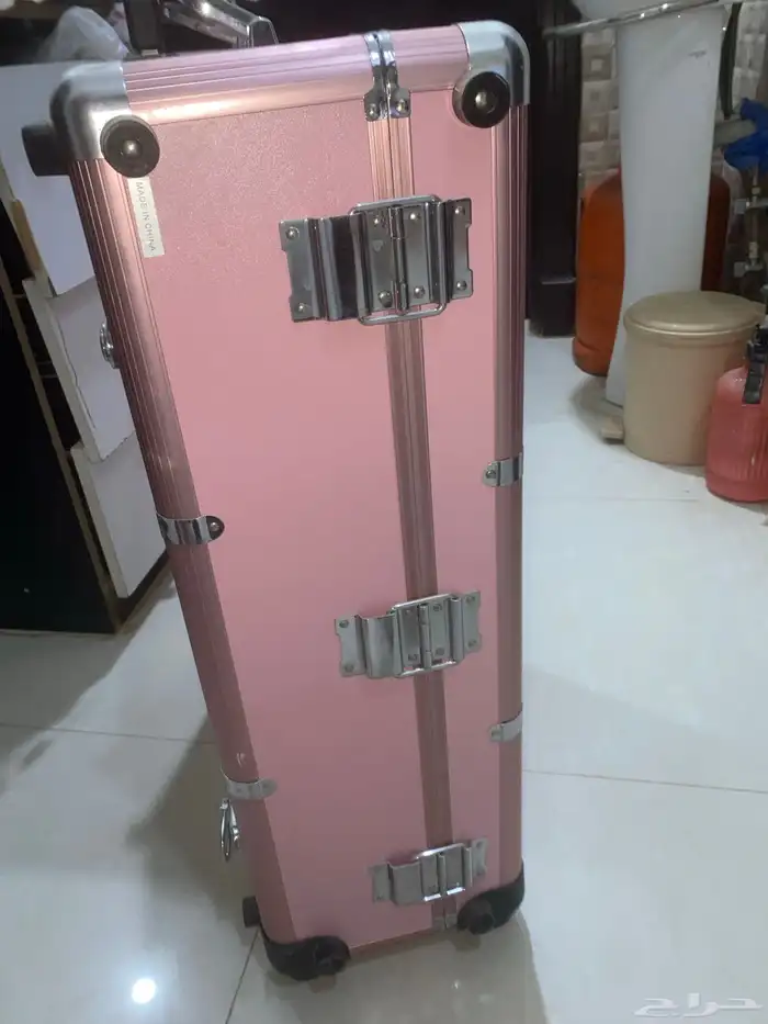 شنطه مستحضرات تجميل بتشيل معدات الميكب ارتيست 2