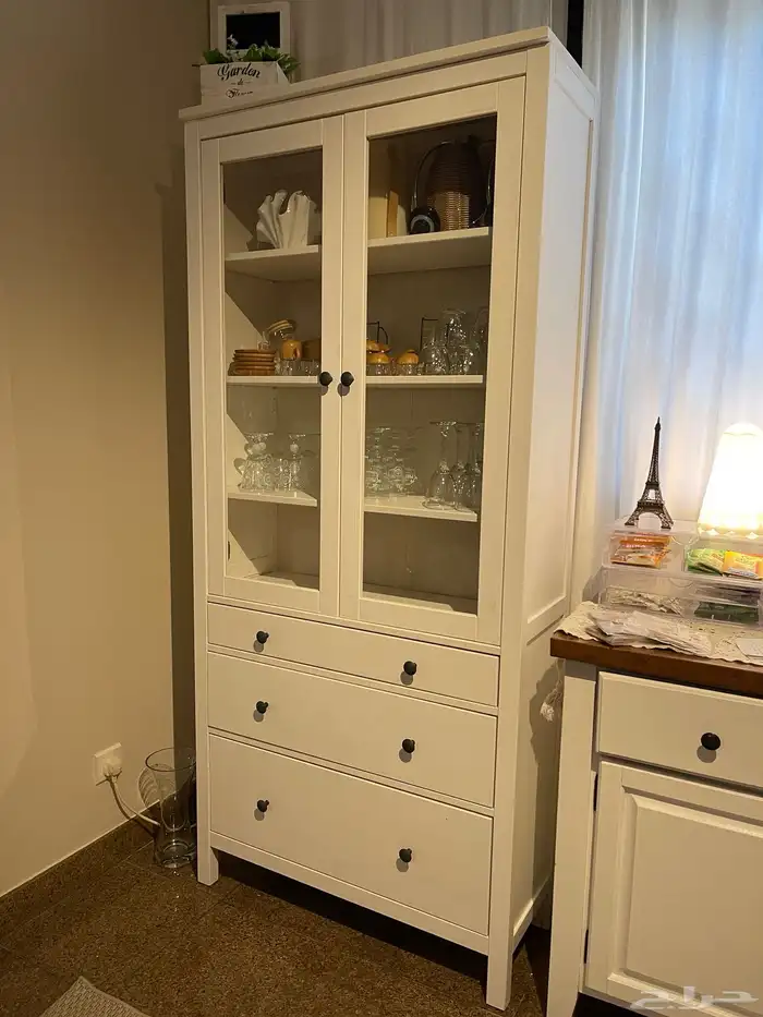 2 خزانة بباب زجاجي مع 3 ادراج من ايكيا 0