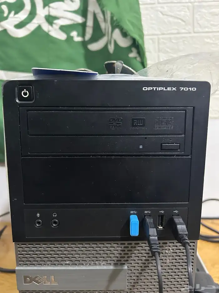 كمبيوتر .dell مع شاشة dell . 1