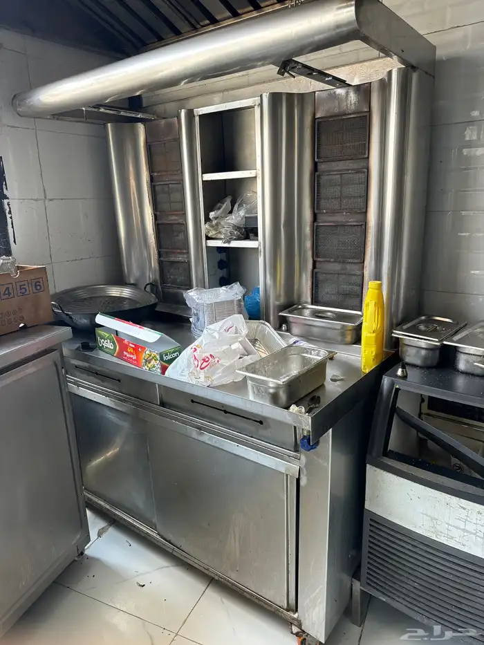 مكينة شورما غاز 4 عيون ومكينة شواية 1