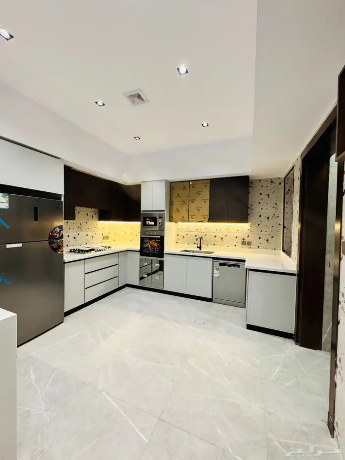 فلل روف مميزة للبيع تبوك حي الاخضر خلف جامع المهاجرين 19