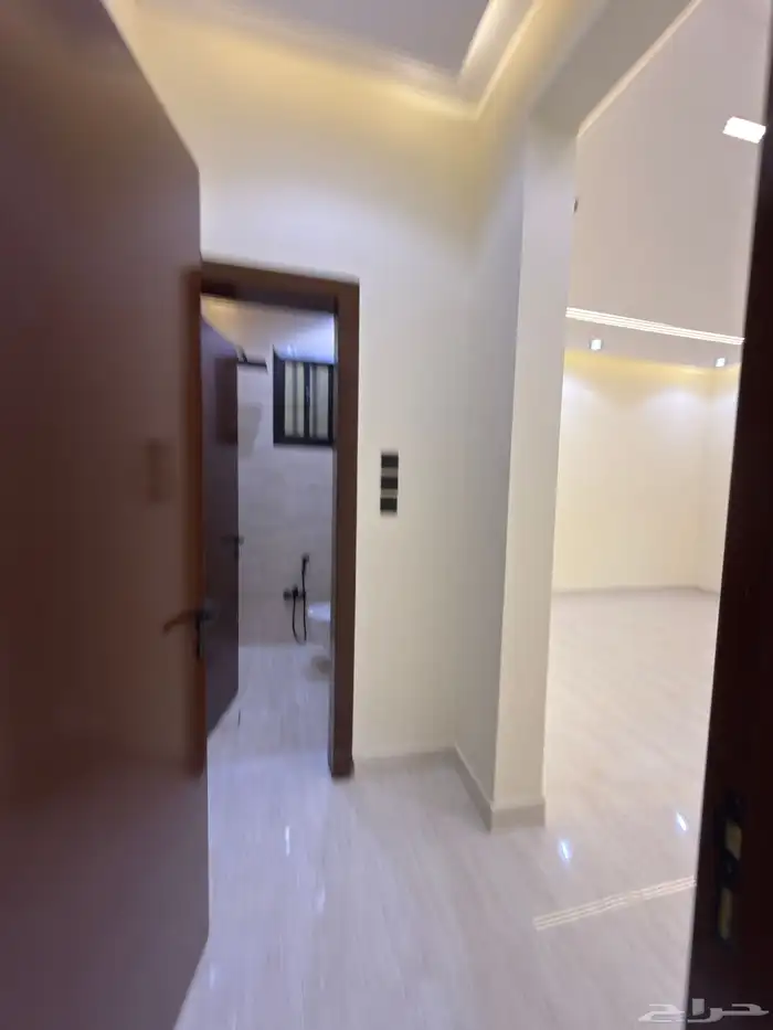 للبيع ادوار علويه بمداخل مستقله ومساحات كبيره شمال الراقي 2