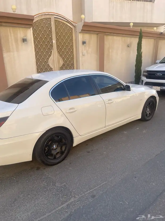 بي ام دبليو الفئة الخامسة 2008 520i 1