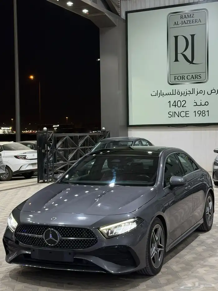 مرسيدس A200 جفالي شبهه جديدة 2023 فل كامل داخلي احمر 1