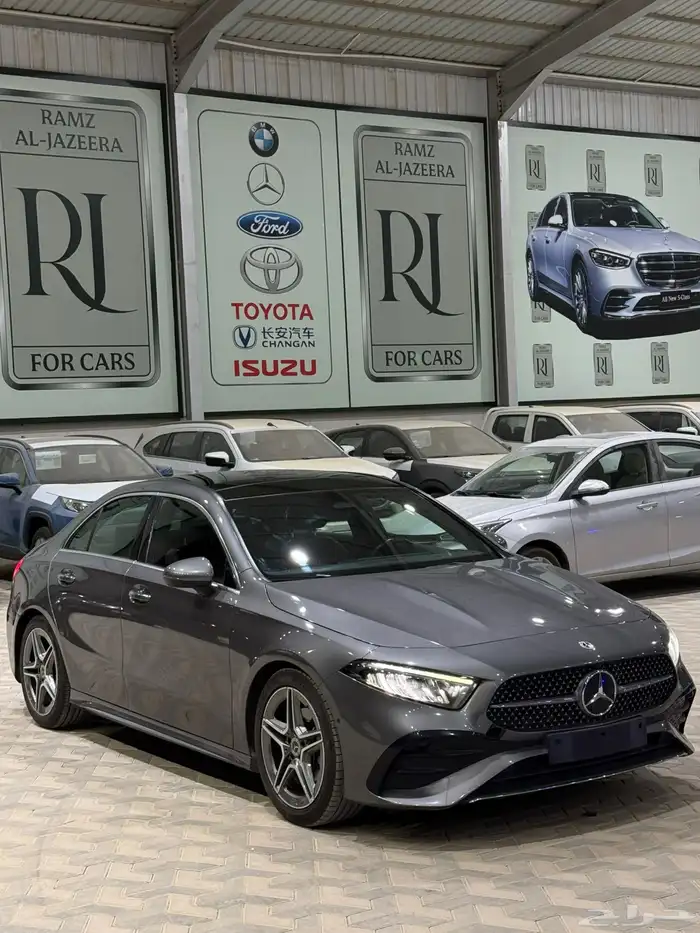مرسيدس A200 جفالي شبهه جديدة 2023 فل كامل داخلي احمر 0