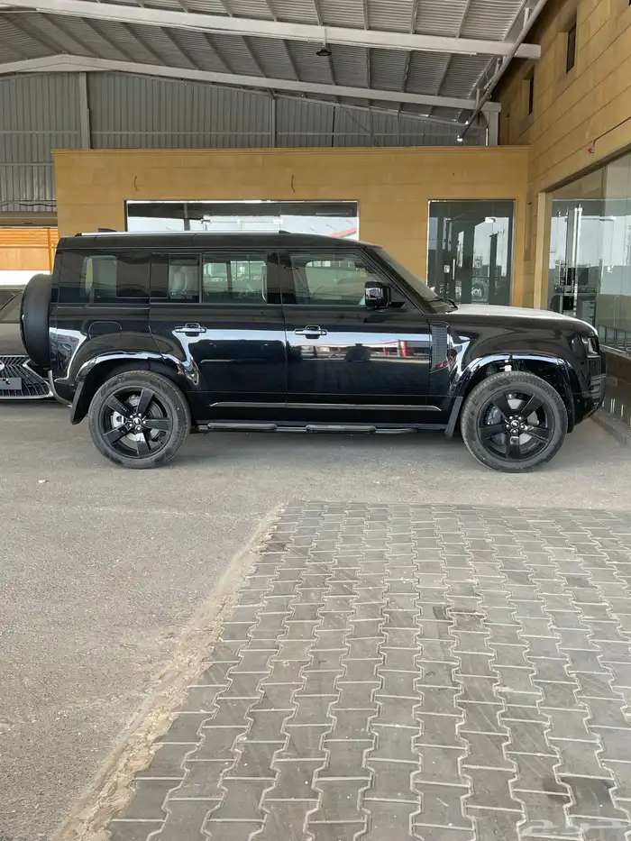 لاند روفر ديفندر HSE V6 XDynamic أسود 2025 ب 389الف شامل 4