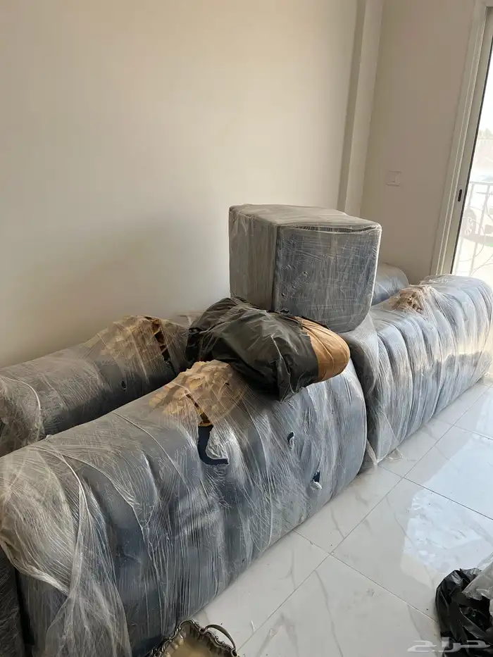 كنب مجلس ظهر مع مراكي ومخدات بحاله جديده 0