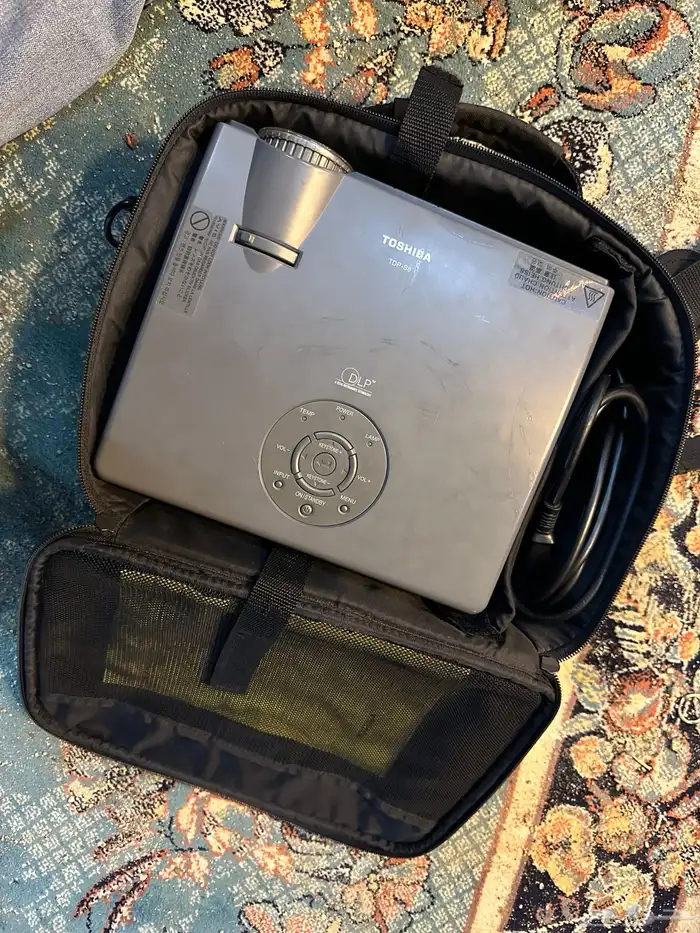 برجكتر DLP مستخدم نظيف جدا  ليزر 3