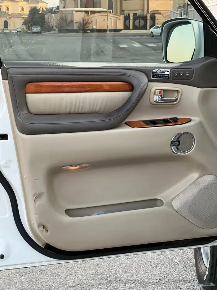 لكزس LX470 2006 9