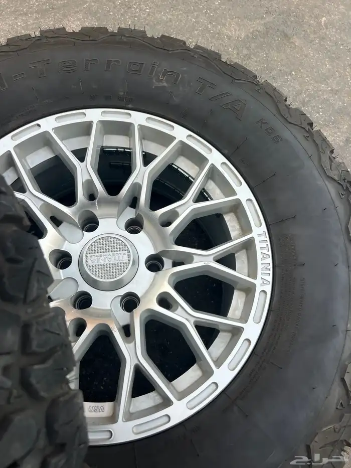 جنوط شكل جديد فضي مع كفرات حجرية يركب علا بلاتينيوم 20