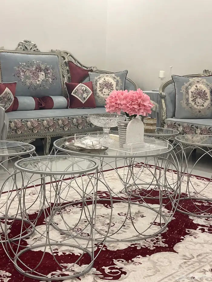 مجلس نظيف بكامل اغراض للبيع شي فاخر من الاخر 2