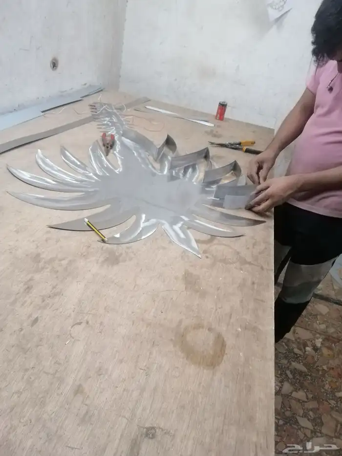 حروف بارزه وطباعه وتركيب بنرات واستيكر و كلادينج 2