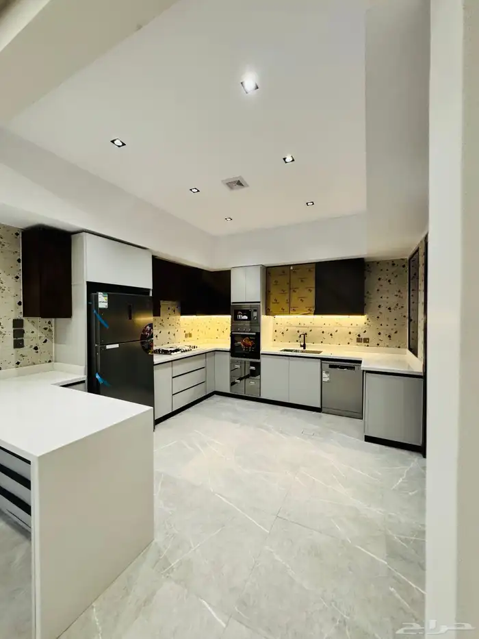 فلل روف مميزة للبيع تبوك حي الاخضر خلف جامع المهاجرين 3