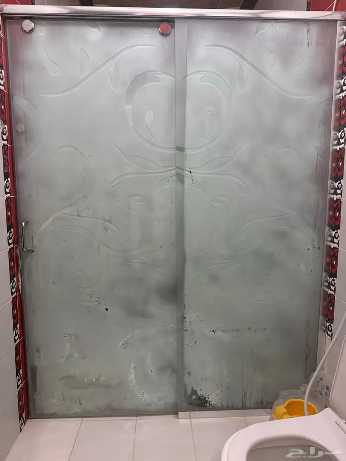 حاجز زجاجي للحمام مع باب. سحاب مترين. لللبيع. المستعجل 0