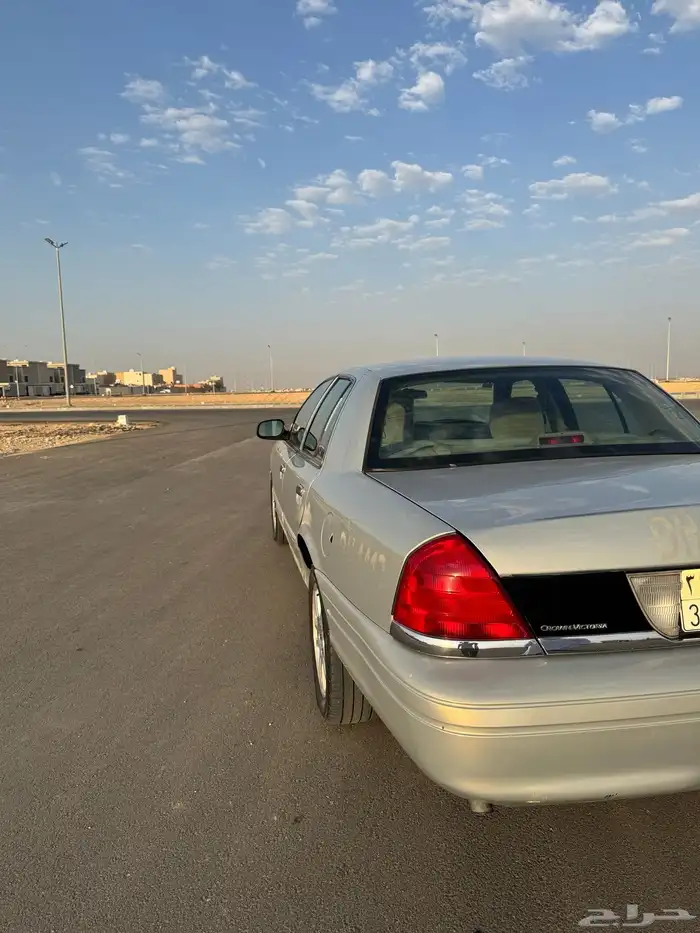 فورد كراون فكتوريا 2011سعودي 8