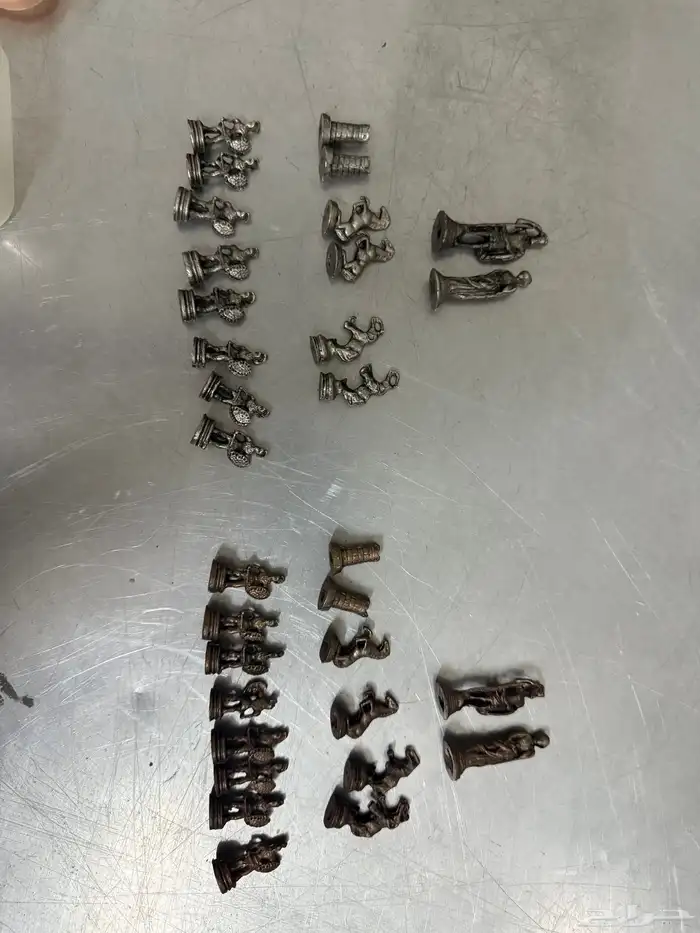 قطع شطرنج معدنية فريدة 0