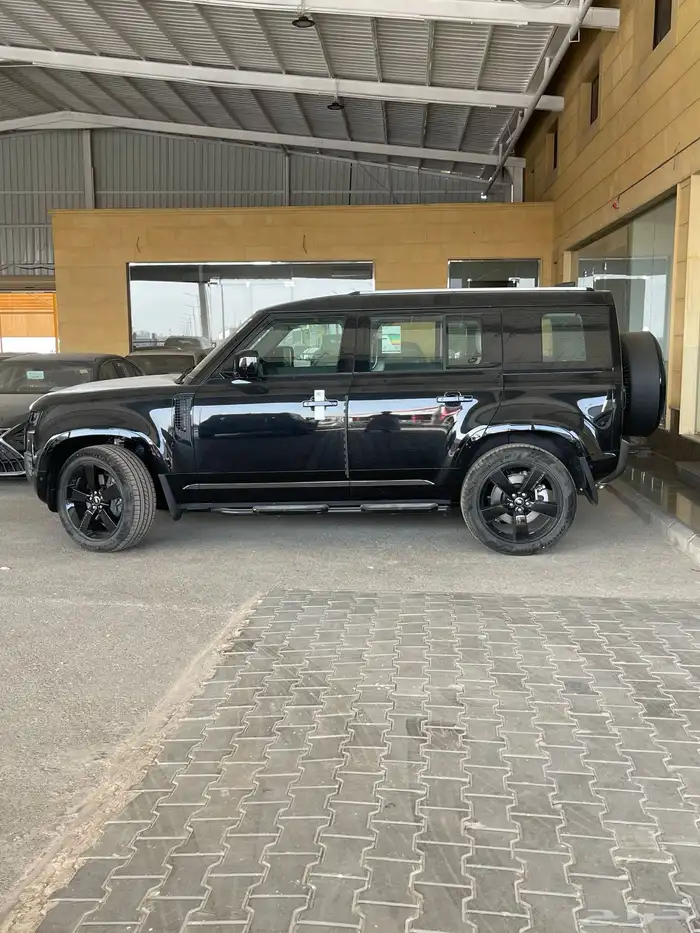 لاند روفر ديفندر HSE V6 XDynamic أسود 2025 ب 389الف شامل 1