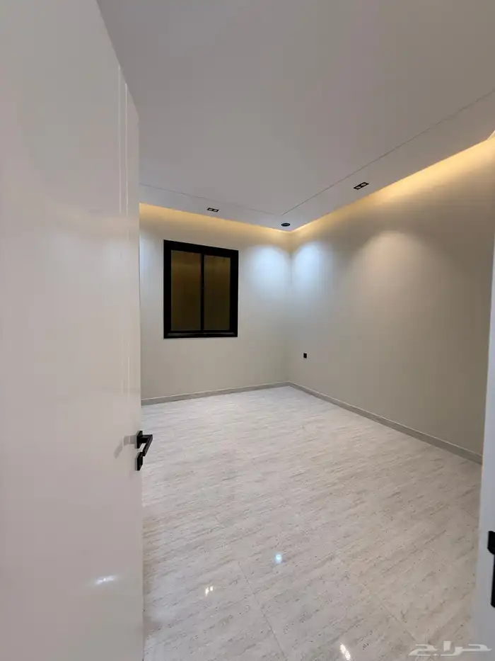 للبيع شقق ارضيه بحوش بدرة الموسى شرق الخميس 16