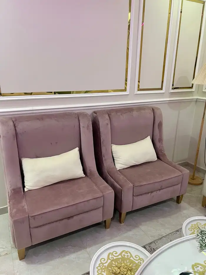 للبيع كنب صاله وطاوله تلفزيون و مدخل 2