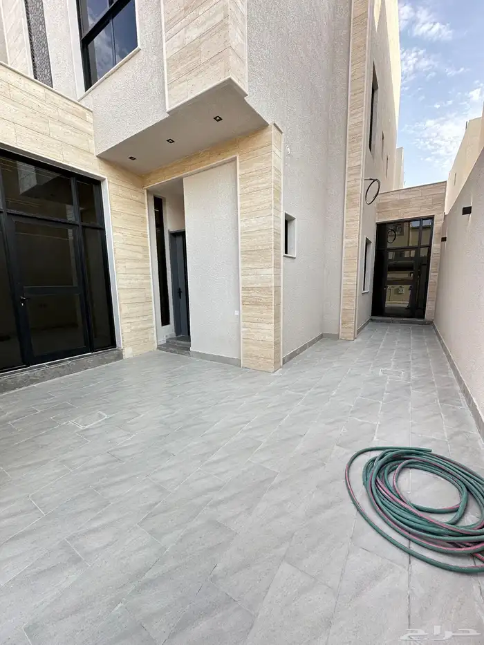 فيلا درج داخلي بحي البيان vip بمليون واربع مئة الف 13