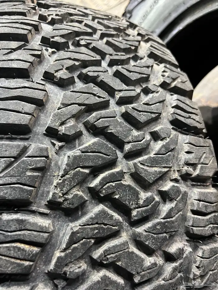 كفرات حجرية صيني مقاس 315 70 17 تاريخ 2024 8