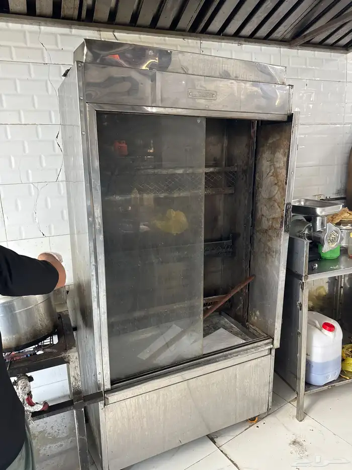 مكينة شورما غاز 4 عيون ومكينة شواية 2