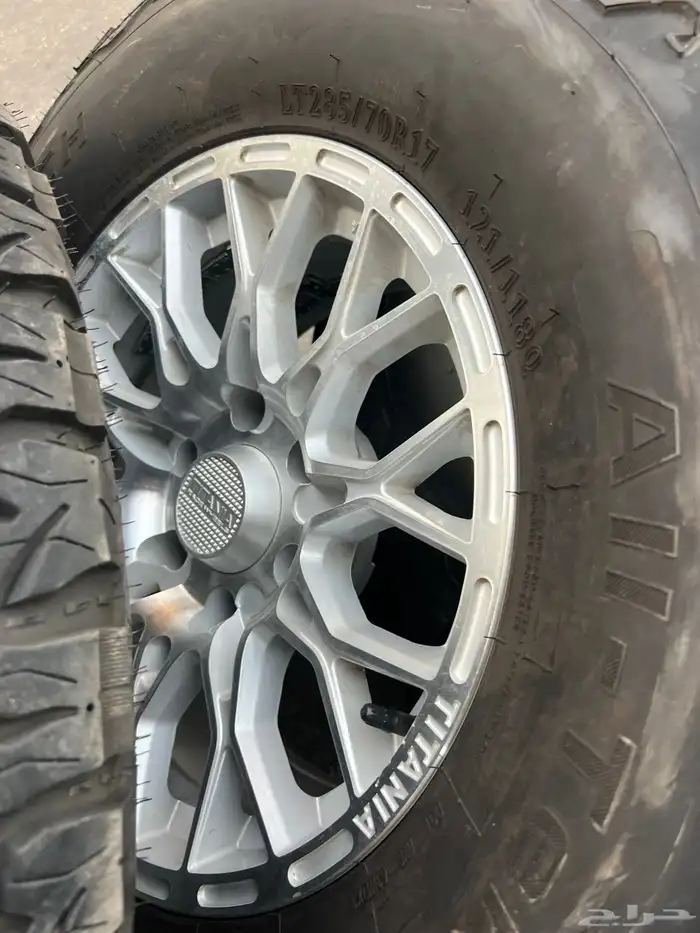 جنوط شكل جديد فضي مع كفرات حجرية يركب علا بلاتينيوم 22
