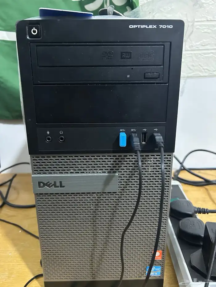 كمبيوتر .dell مع شاشة dell . 4