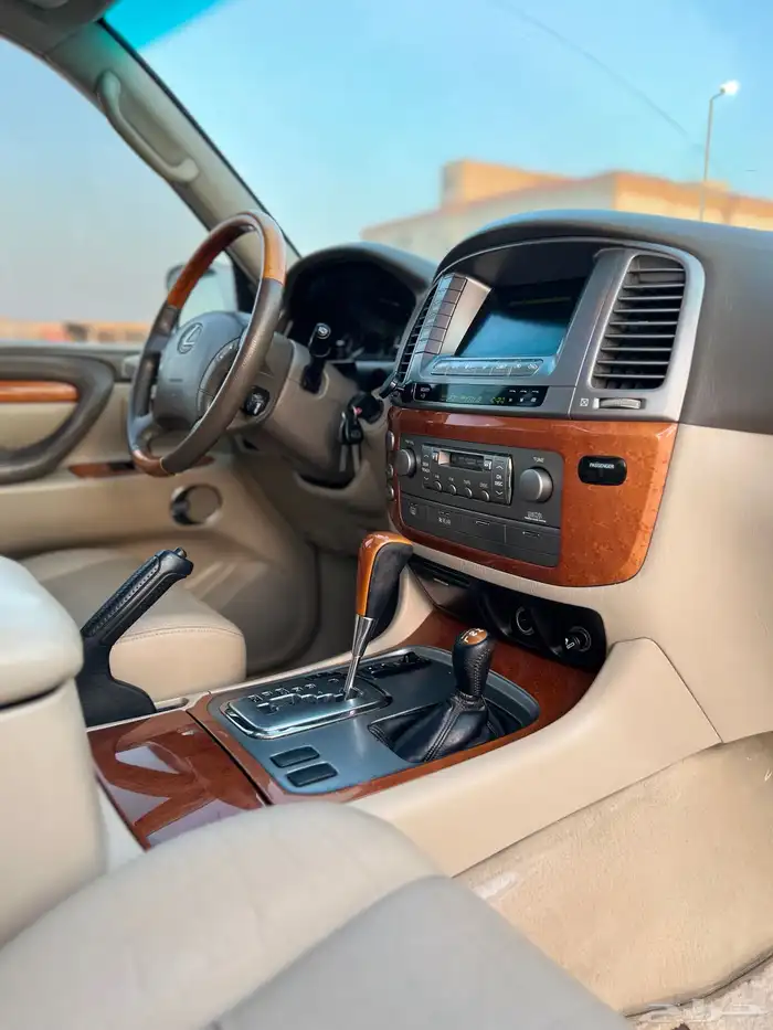 لكزس LX470 2006 31