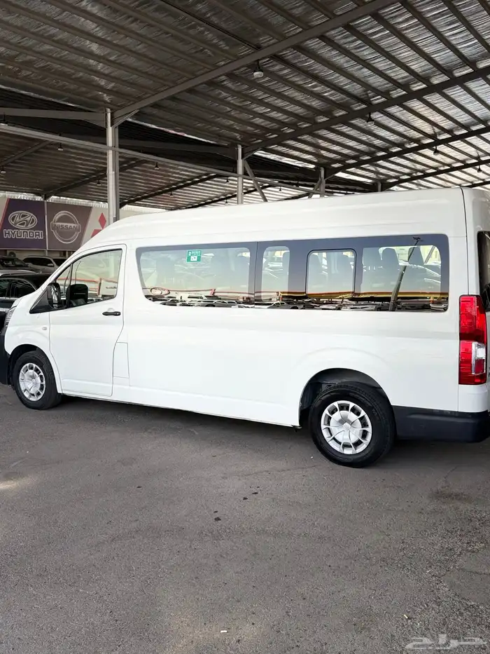 تويوتا باص 2023 2