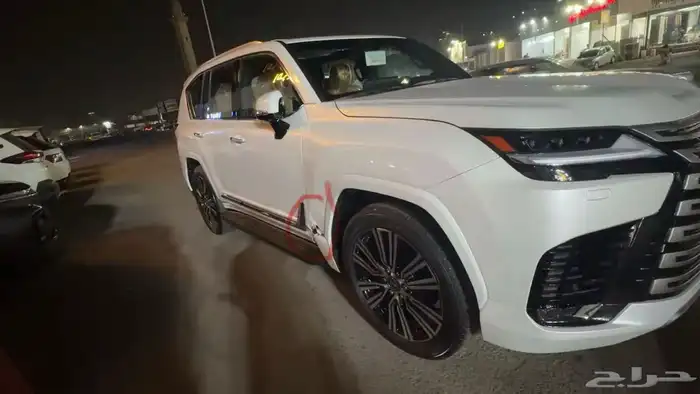 لكزس LX600 دمج جديد اصفار 2024 للبيع 3