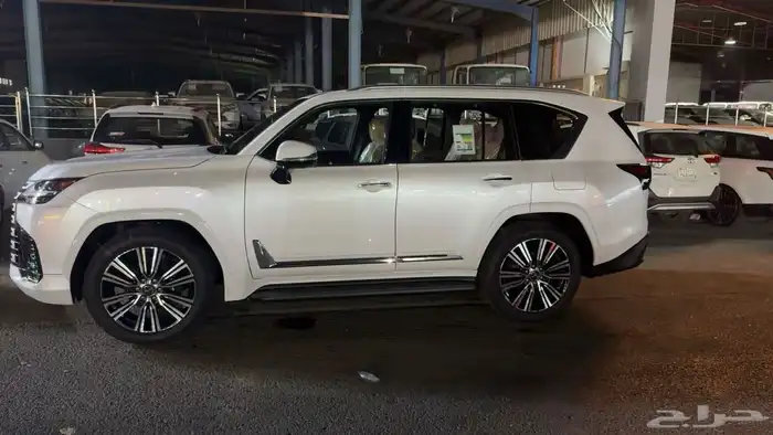 لكزس LX600 دمج جديد اصفار 2024 للبيع 1