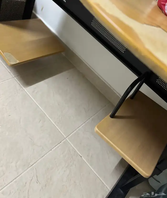 كنب نظيف 4ونص في 3ومكتب ومرتبه سرير نفرين وسرير 2 ثنين 2