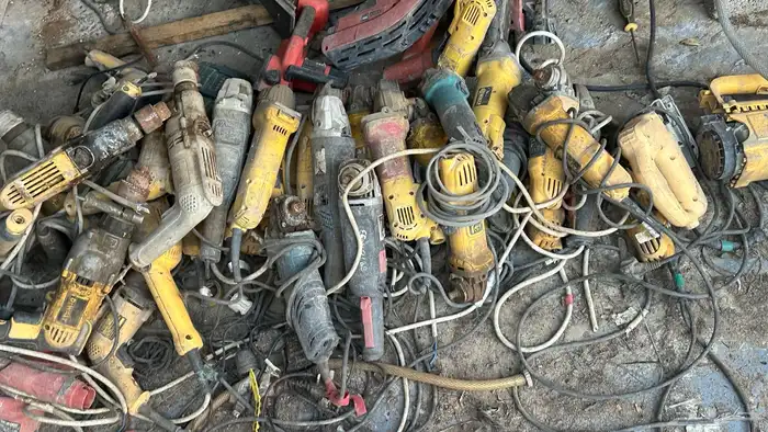 معدات تأجير معدات للبيع 27