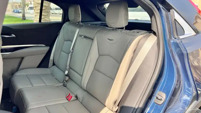 كاديلاك XT4-موديل 2022 خليجى 7