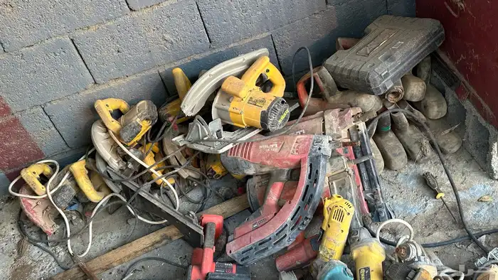 معدات تأجير معدات للبيع 23