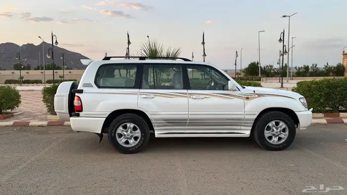 تويوتا لاندكروزر VXR مخزن بريمي 2006 7