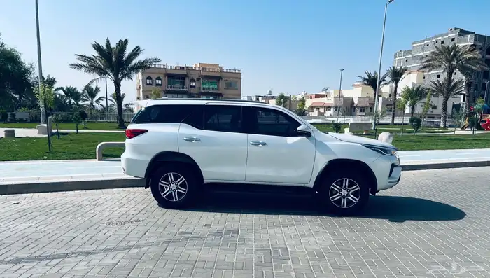 جيب فورشنر 6سلندر VX 9
