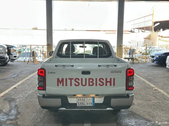ميتسوبيشي 2023 مخزن شبه جديد عداد 15 الف(مباع) 4