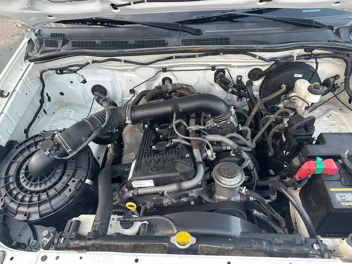 هايلوكس 2012 غمارة نادرة ونظيفة جداا 15