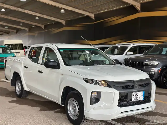 ميتسوبيشي 2023 مخزن شبه جديد عداد 15 الف(مباع) 2