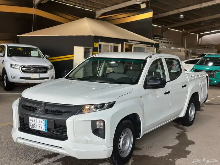 ميتسوبيشي 2023 مخزن شبه جديد عداد 15 الف(مباع) 1