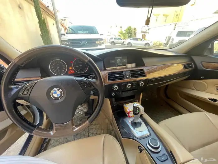 بي ام دبليو الفئة الخامسة 2008 520i 11