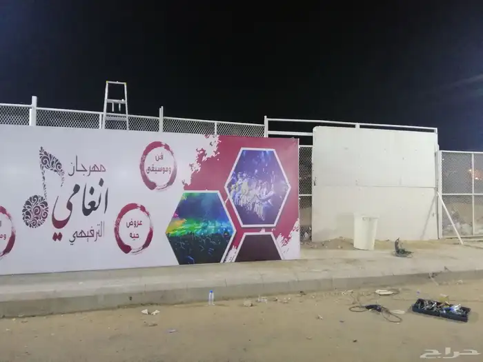 حروف بارزه وطباعه وتركيب بنرات واستيكر و كلادينج 12