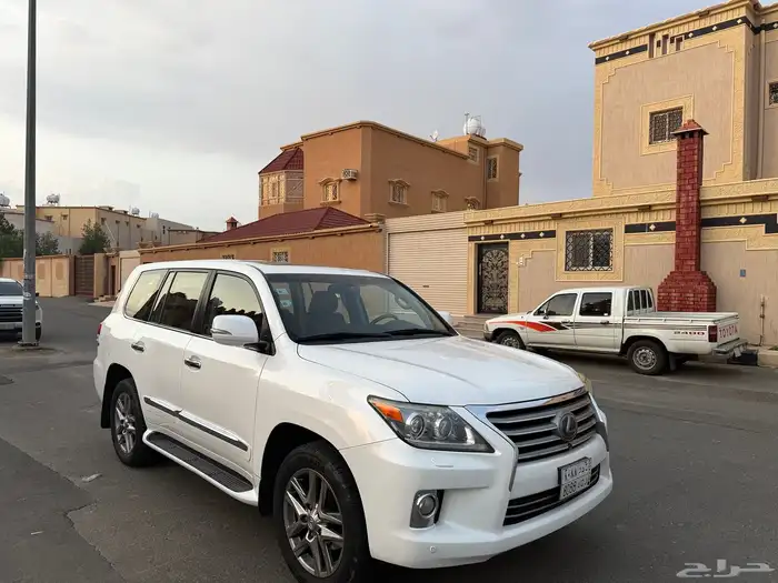 لكزس 2012 LX570 فل كامل وكالة شرط 3