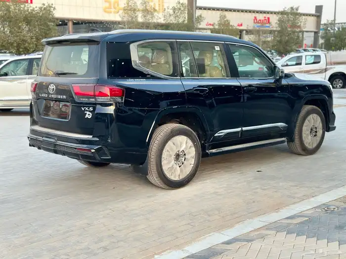 تويوتا لاندكروزر الموديل2025 فل كامل وارد الكويتVX.S 5