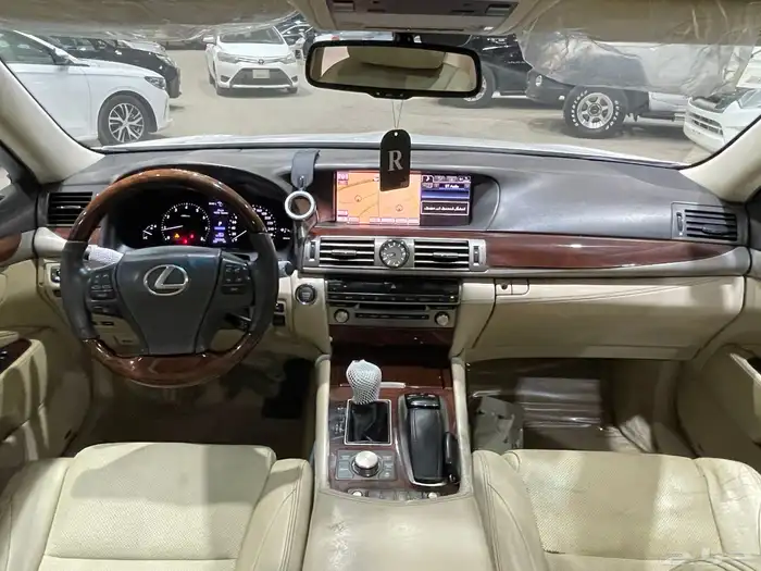 لكزس LS460موديل 2014 11
