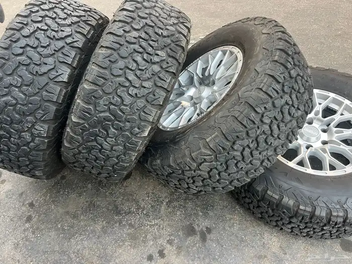 جنوط شكل جديد فضي مع كفرات حجرية يركب علا بلاتينيوم 23