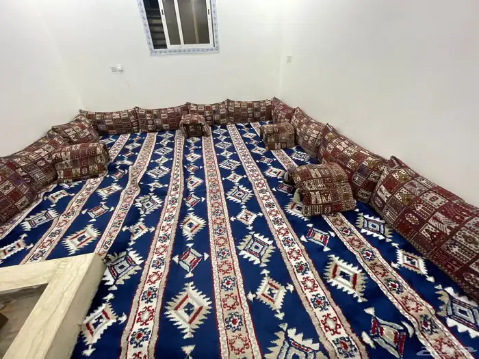 مشب معروض للبيع مع جلسات ظهر والفرشة متاكي 4 3