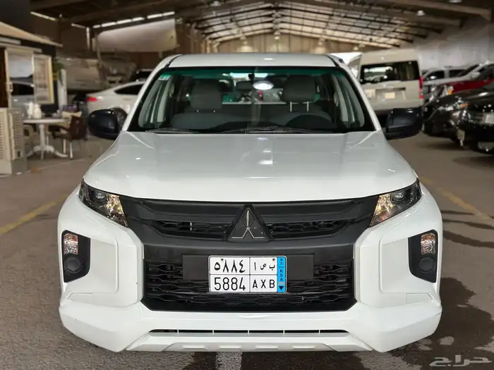 ميتسوبيشي 2023 مخزن شبه جديد عداد 15 الف(مباع) 18